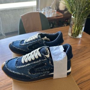 Steve Madden Jennie sneaker size 7 in denim- brand new never worn!